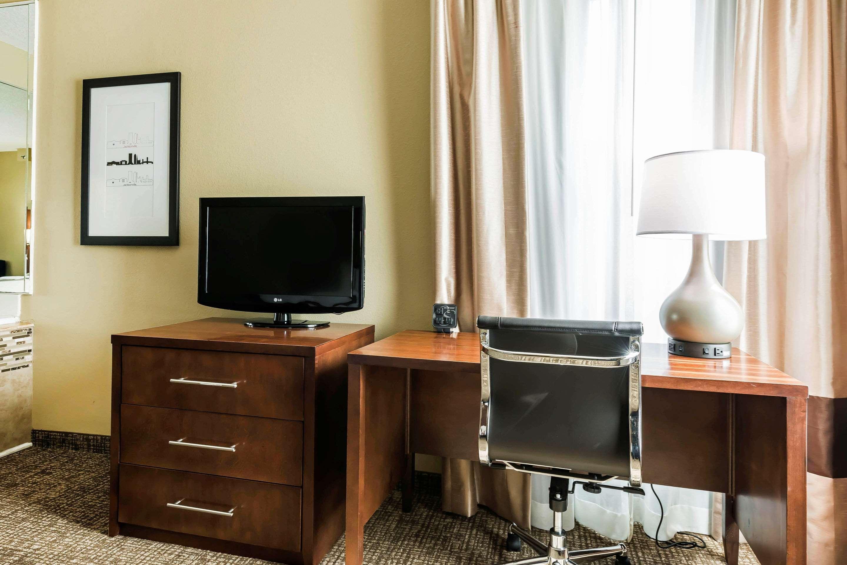 Comfort Suites Baymeadows Near Butler Blvd Джэксонвиль Экстерьер фото