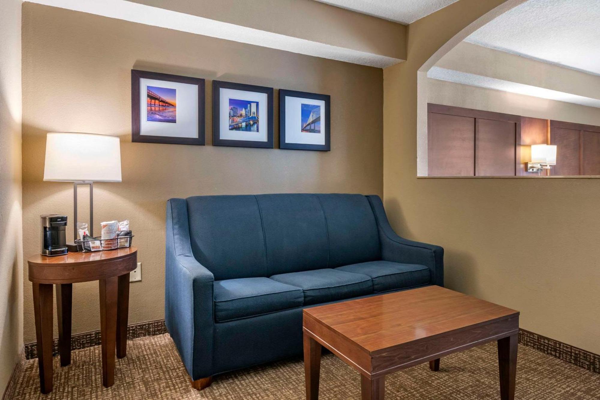 Comfort Suites Baymeadows Near Butler Blvd Джэксонвиль Экстерьер фото
